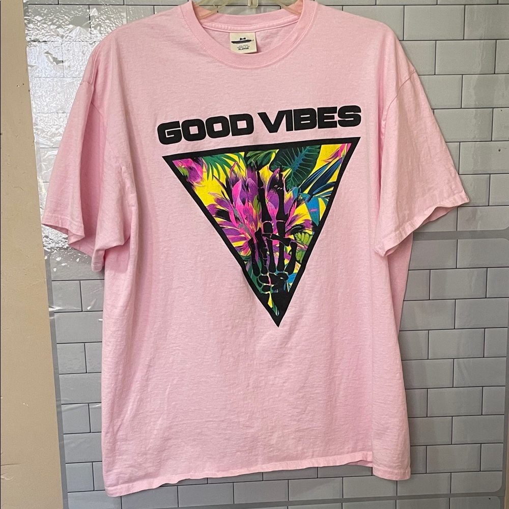 Good Vibes T-Shirt Women Size XL Pink‎ Surfer Surf Skate Skeleton Floral